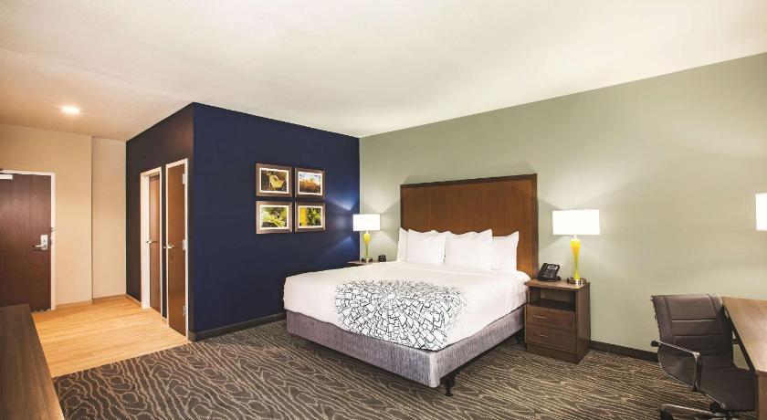 La Quinta Inn & Suites by Wyndham Wichita Northeast