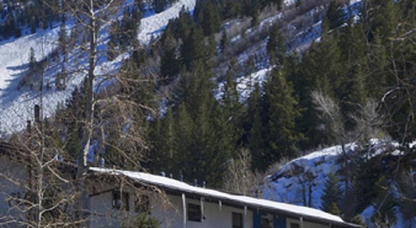 St Moritz Lodge and Condominiums