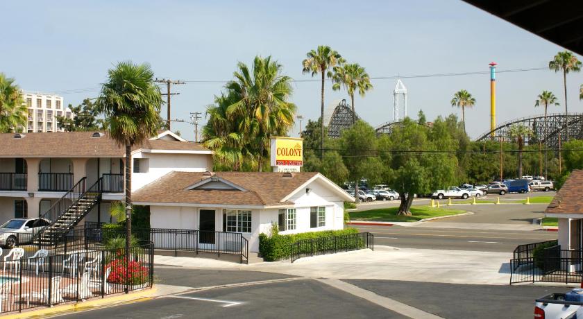 COLONY INN & SUITES photo
