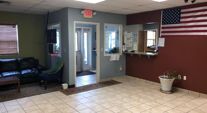 Economy Inn North Randall photo