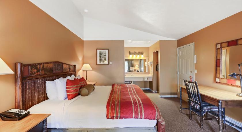 Headwaters Lodge Cabins At Flagg Ranch In Moran Wy Room