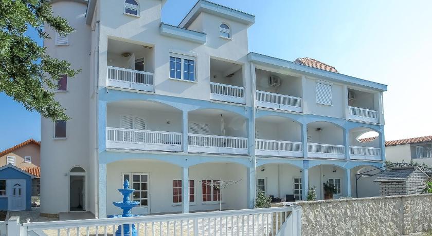 SENITA's Rooms &amp; Apartments — Hotel in Nin