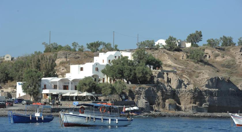 Akrotiri Hotel