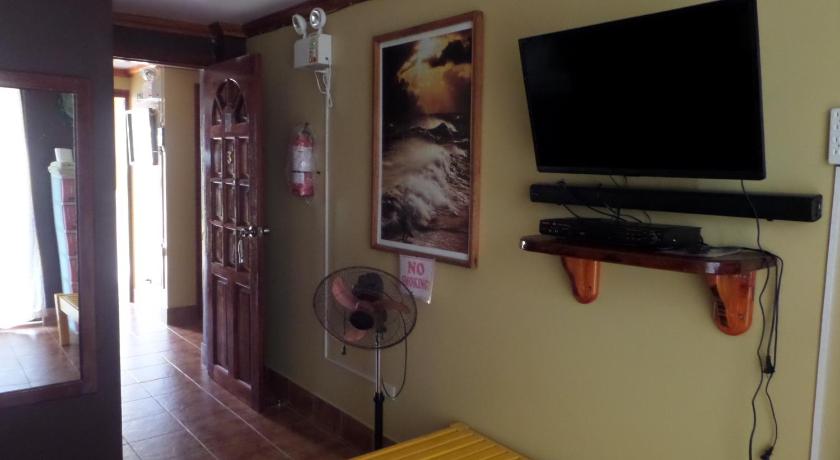 Image of Deluxe Double Room with Balcony and Sea View 9