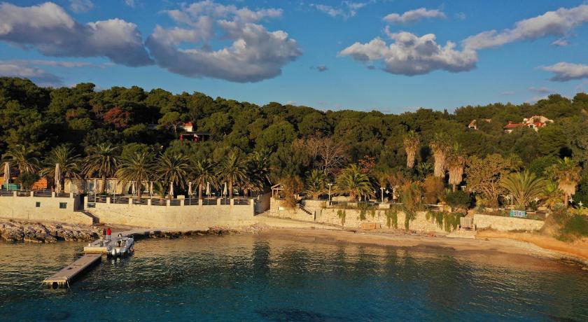 Pascal Adventure, Villa 7 nights 1 free photo