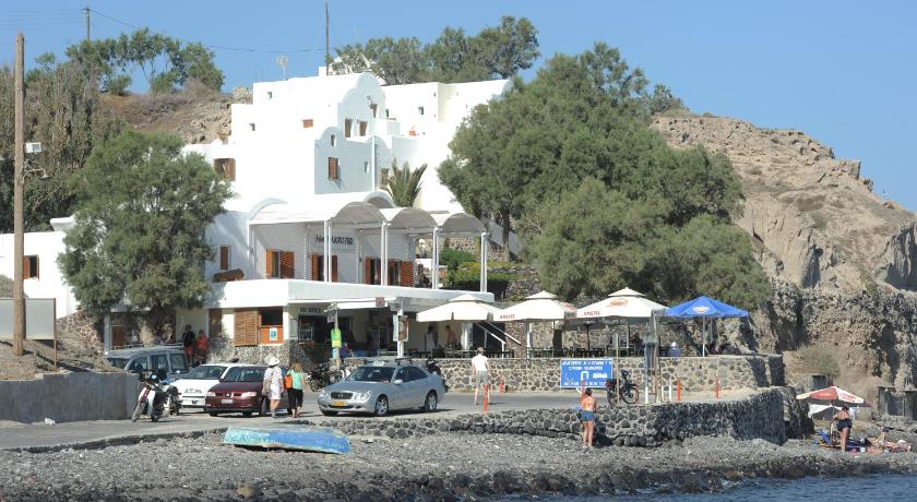 Akrotiri Hotel