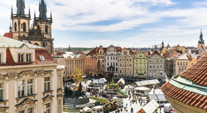 The Old Town Square & Parizska Apartments