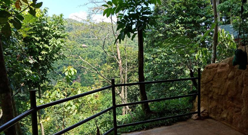 On The Rocks Bungalows, Restaurant and Jungle Trekking Tours photo