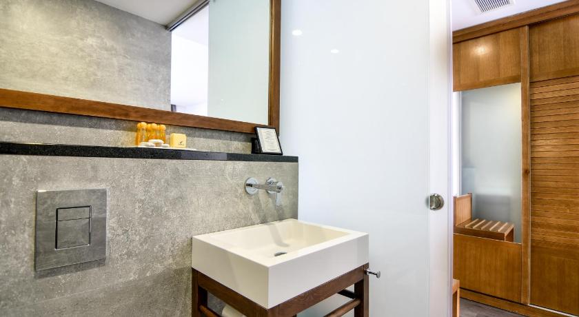 Image of Standard Triple Room Garden View 14