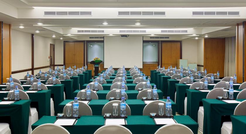 タイペイ HiONE Holiday Hotel Taipei 4つ星 ホテル スイート