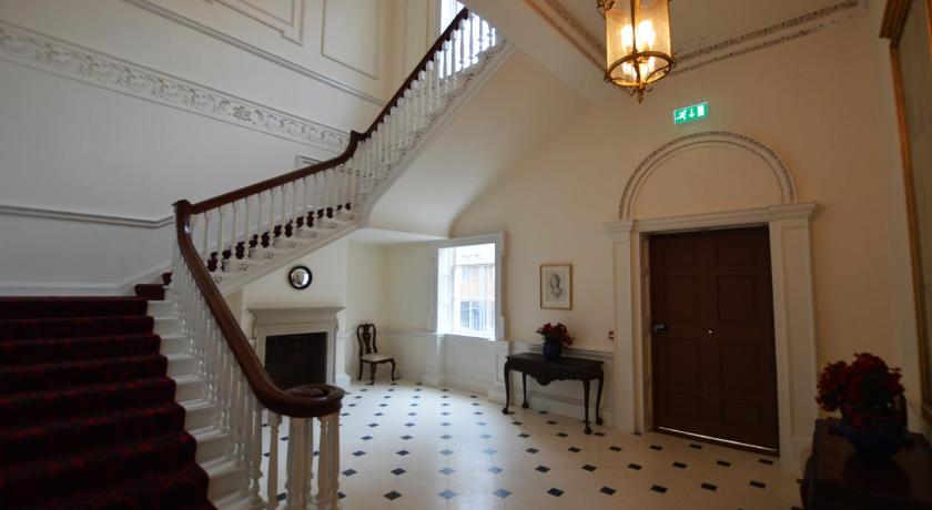 Henrietta Suites City Centre photo