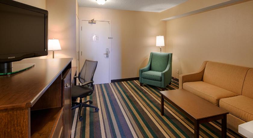 Best Western Plus Winnipeg Airport Hotel