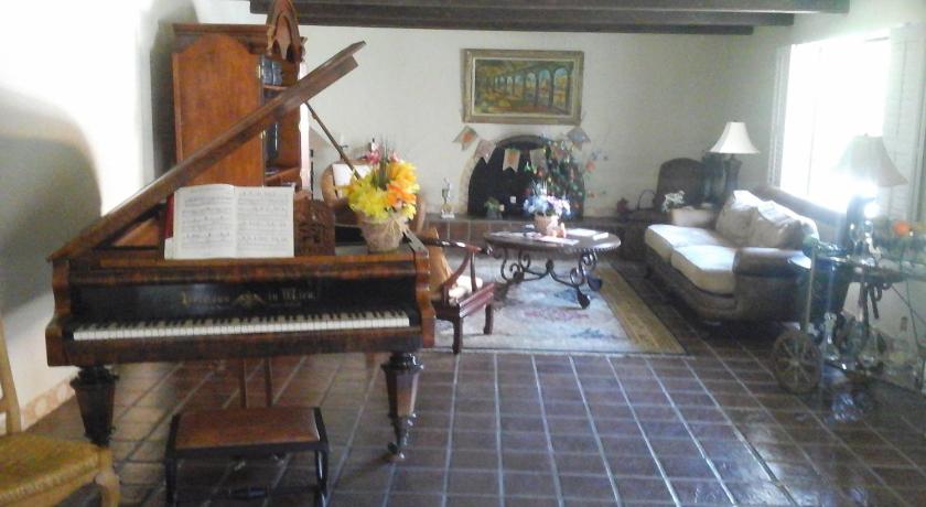 Spanish Villa Inn photo