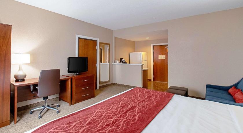 Comfort Inn & Suites and Suites Fredericksburg