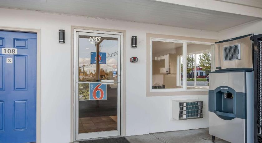 Motel 6-Burlington, WA