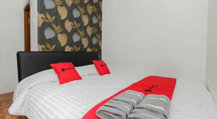 RedDoorz Syariah @ Taman Bendungan Asahan, rekomendasi hotel murah dekat GBK yang nyaman untuk menginap.