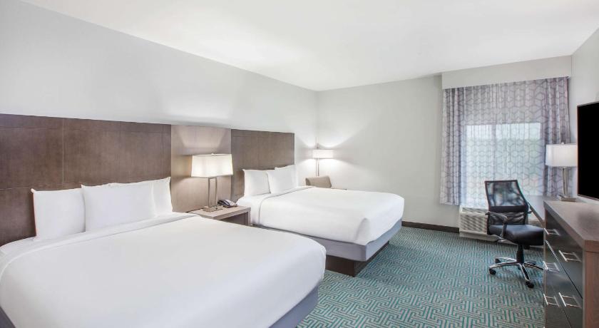 La Quinta Inn & Suites by Wyndham Dallas Duncanville