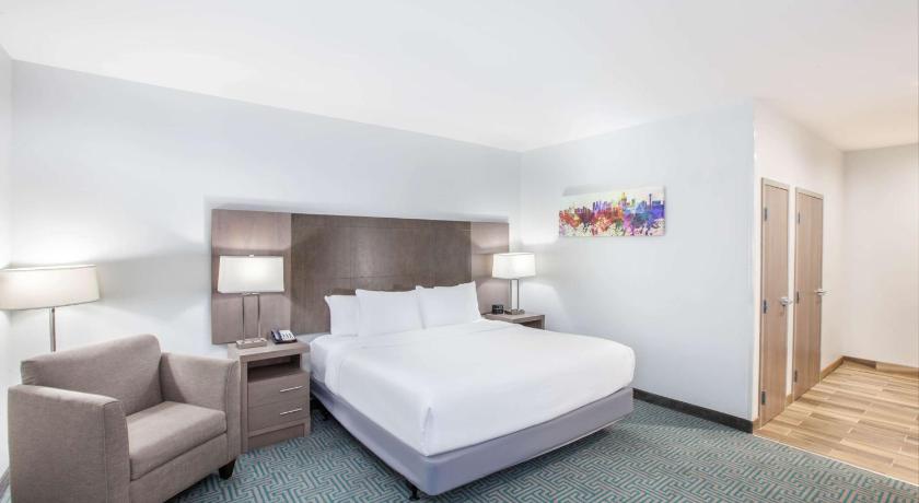 La Quinta Inn & Suites by Wyndham Dallas Duncanville