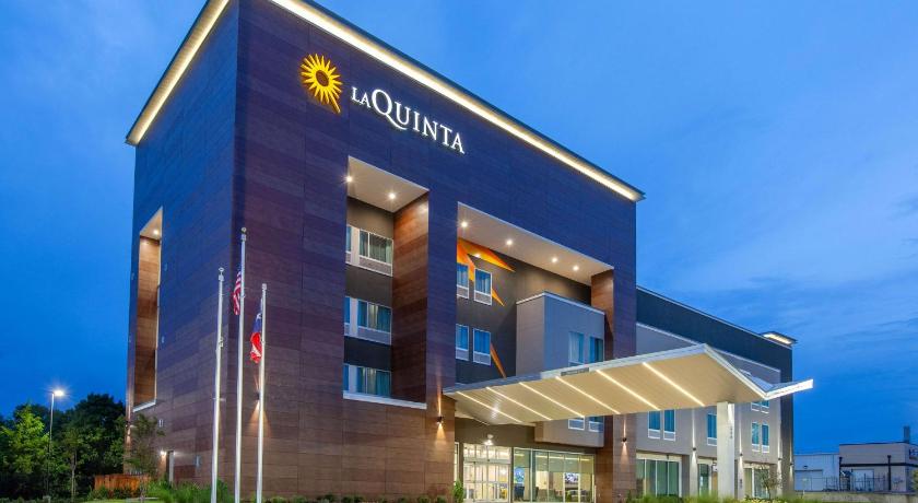 La Quinta Inn & Suites by Wyndham Dallas Duncanville