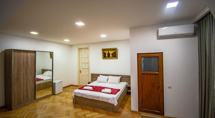 NaNa's Guesthouse — Hotel in Batumi