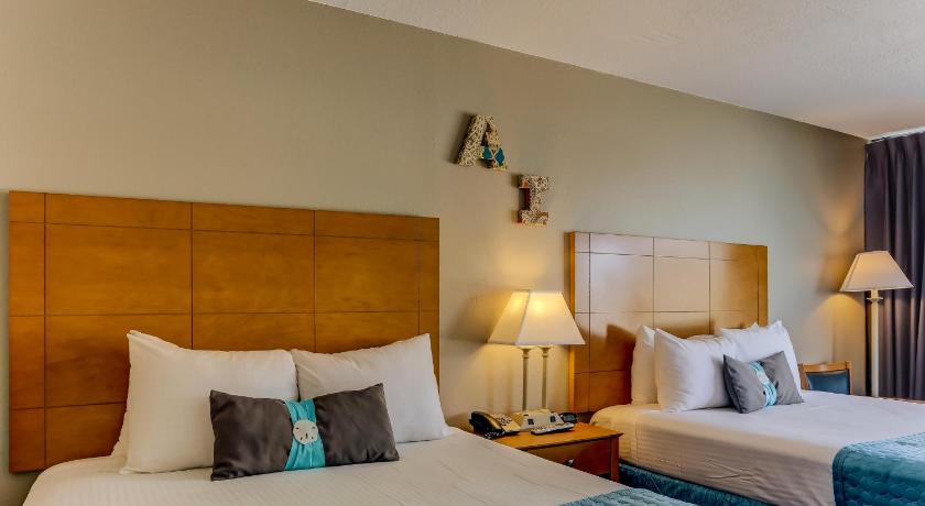 Queen Room with Two Queen Beds "Near Ocean", Beachside Motel - Amelia Island in Amelia Island (FL)