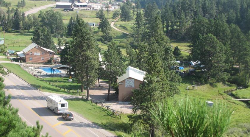 Black Hills Cabins at Quail's Crossing — Hotel in Deadwood (SD)