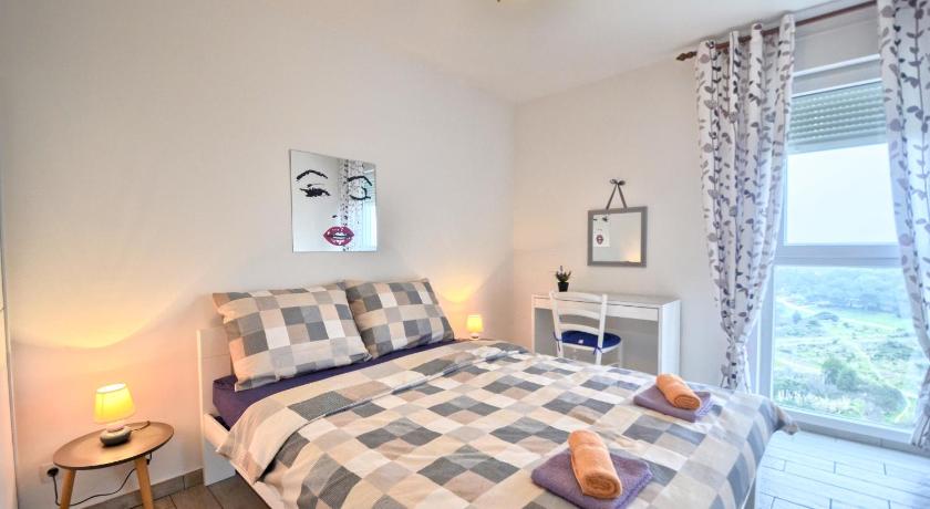 Apartment Ana with Amazing View — Hotel in Pula