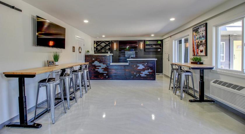 Americana Modern Hotel photo