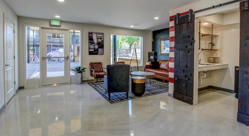 Americana Modern Hotel photo
