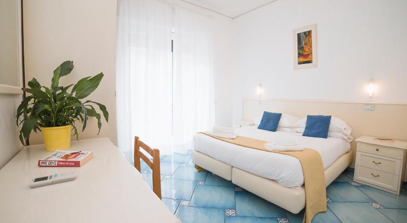 Hotel De Rosa photo