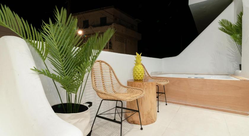 Portara Seaside Luxury Suites photo