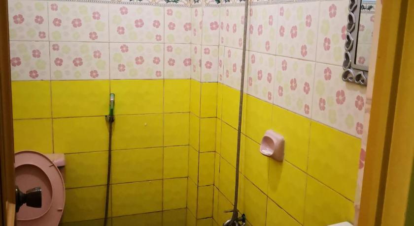 Image of Apartment With Shared Bathroom 8