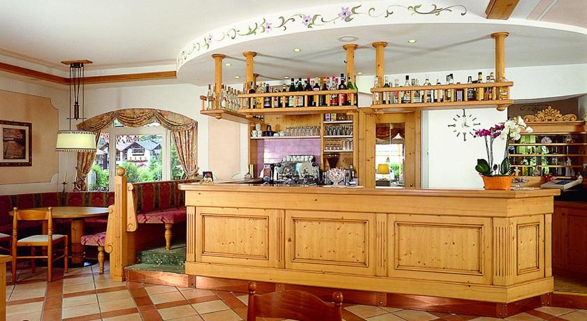 Hotel des Alpes photo