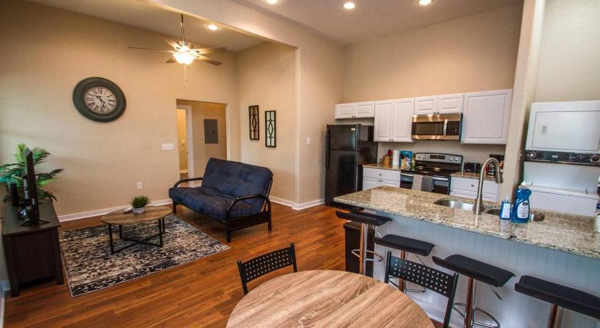 3BR/2BA Remodeled Apartment Near Downtown — Hotel in San Antonio (TX)