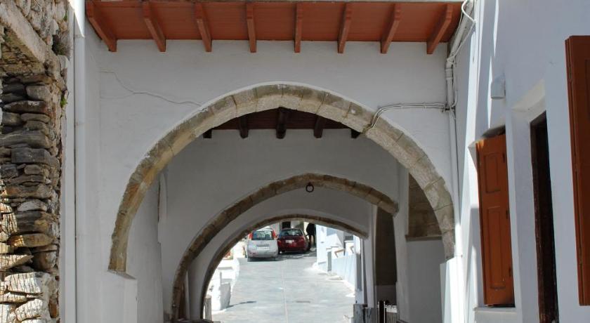 Grandma's Elegant Apartment in Naxos Town - main image