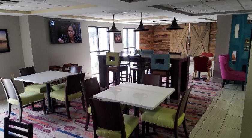 La Quinta Inn & Suites by Wyndham Goodlettsville - Nashville