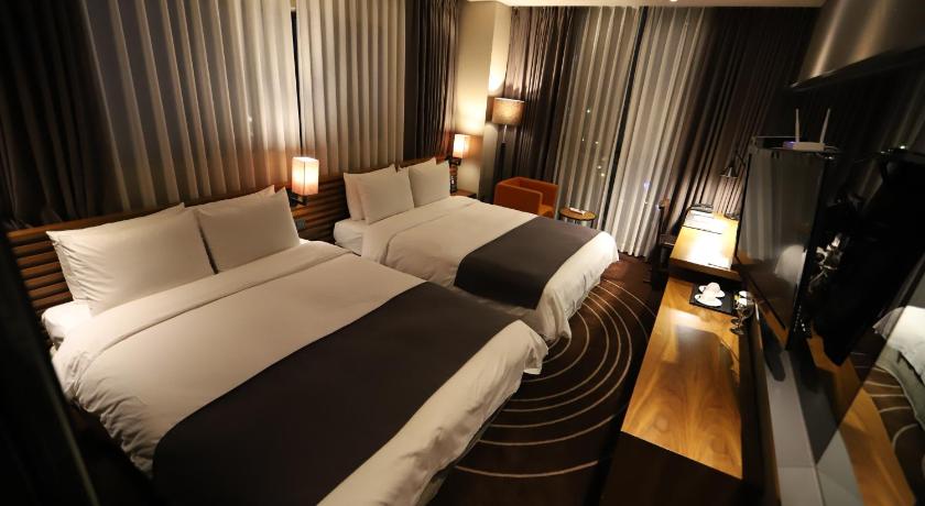 Image of Quadruple Deluxe 8