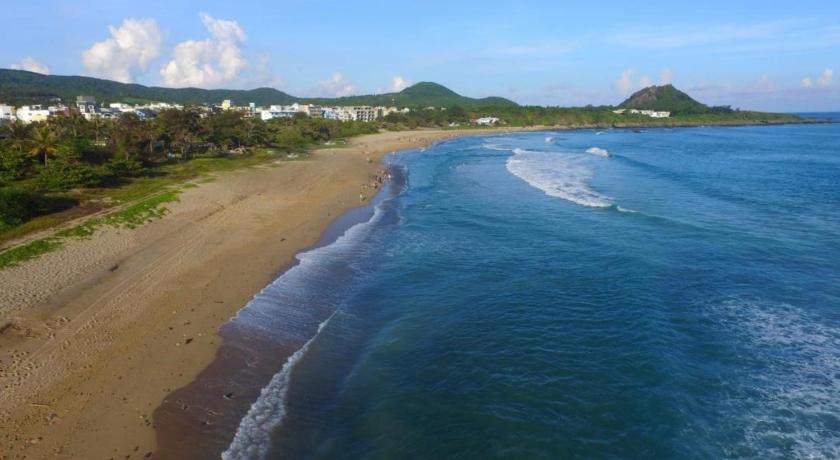 a large body of water with a beach, Tz Shin Resort Hostel in Kenting