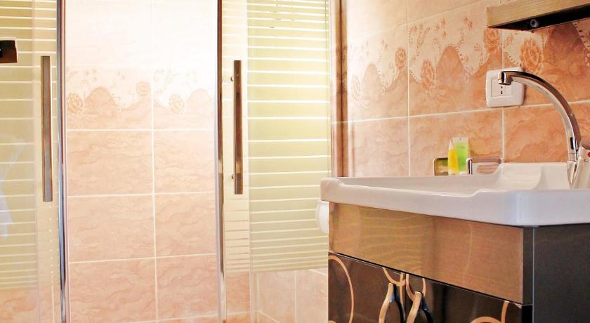 Imagem de Deluxe Quadruple Cabin 2