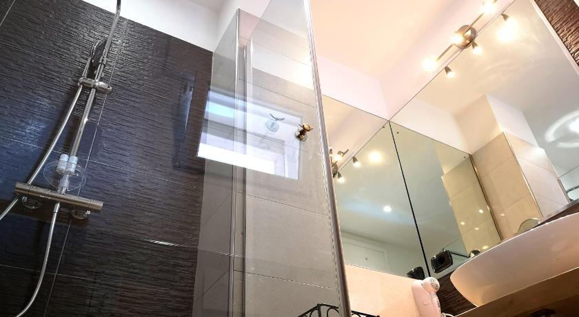 Image of Double or Twin Room with Balcony 9