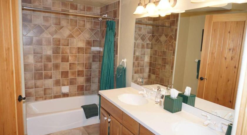 24 Little Ln (203048-9004) Home photo