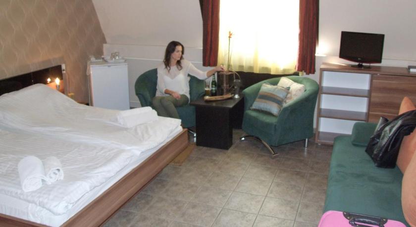 Image of Standard Triple Room 2