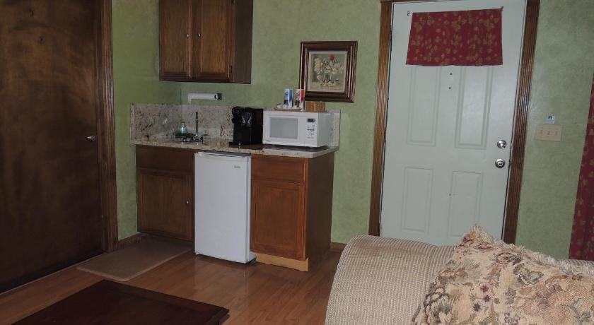 The Whispering Pines Inn photo