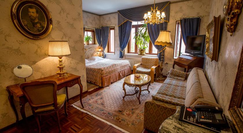 Image of Family Room 0