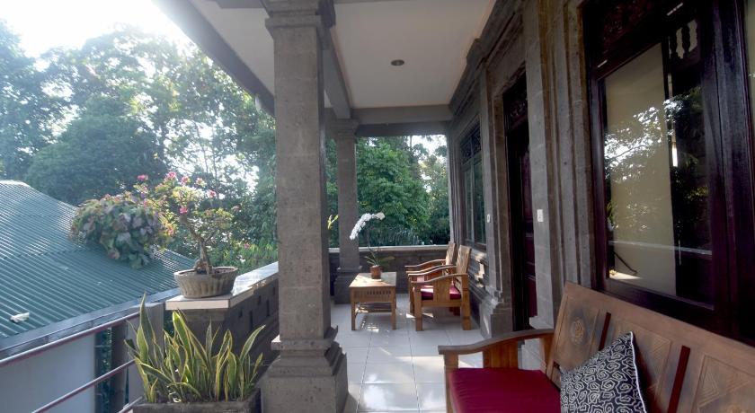 Arik's Homestay Ubud photo