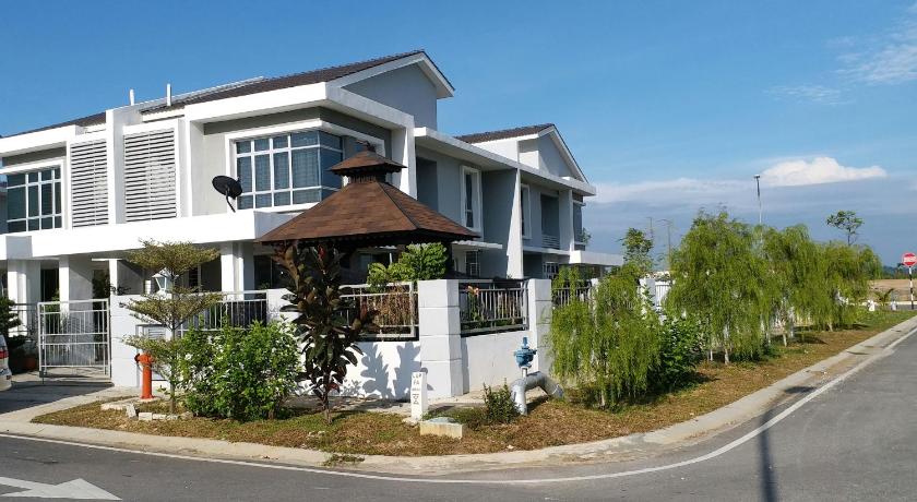 VVIP Homestay Villa  Proton City Tanjong Malim Perak 