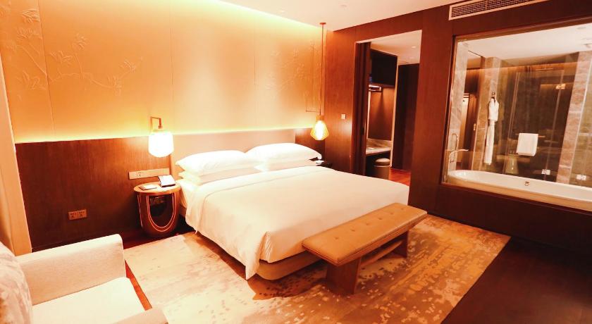 Image of Regency Executive Suite 6