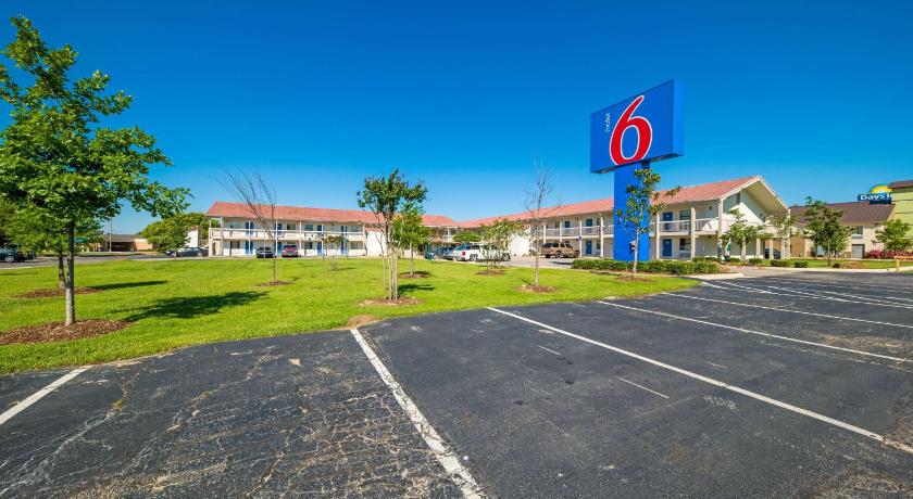 Motel 6-Dallas, TX - Farmers Branch