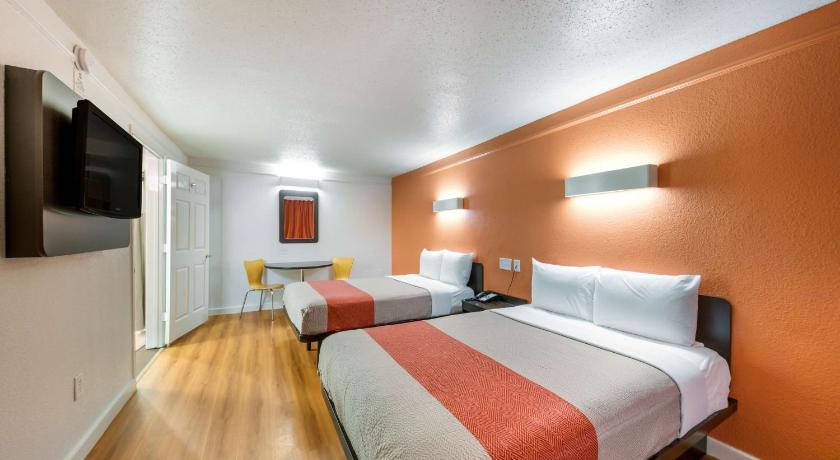 Motel 6-Dallas, TX - Farmers Branch