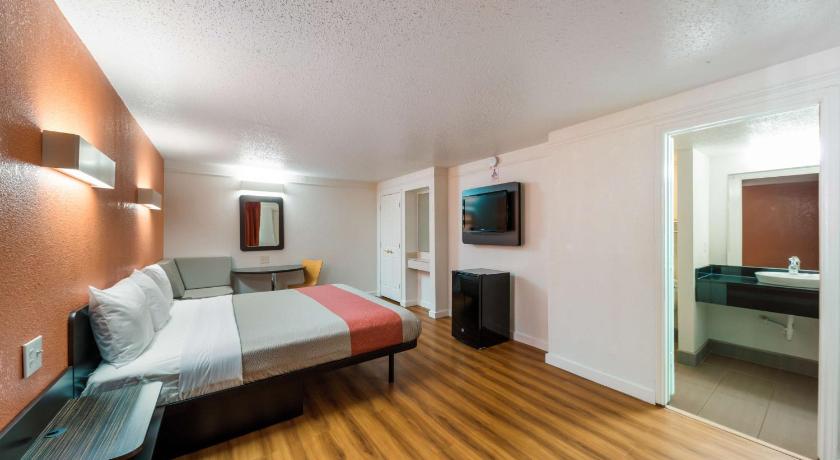 Motel 6-Dallas, TX - Farmers Branch